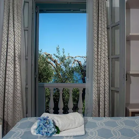 Paxosblue Suites&villas *